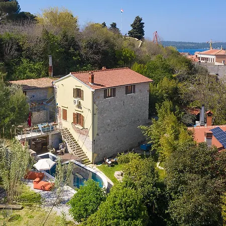 Дом отдыха Amazing In With Sauna Пула