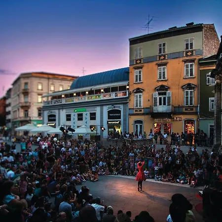 Amazing In With Sauna Prázdninový dům Pula