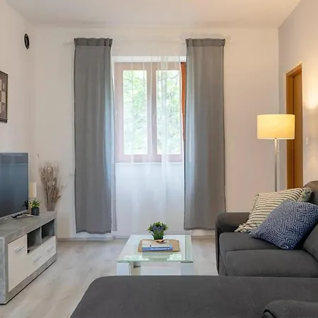 Ferienhaus Gorgeous In With Sauna Pula